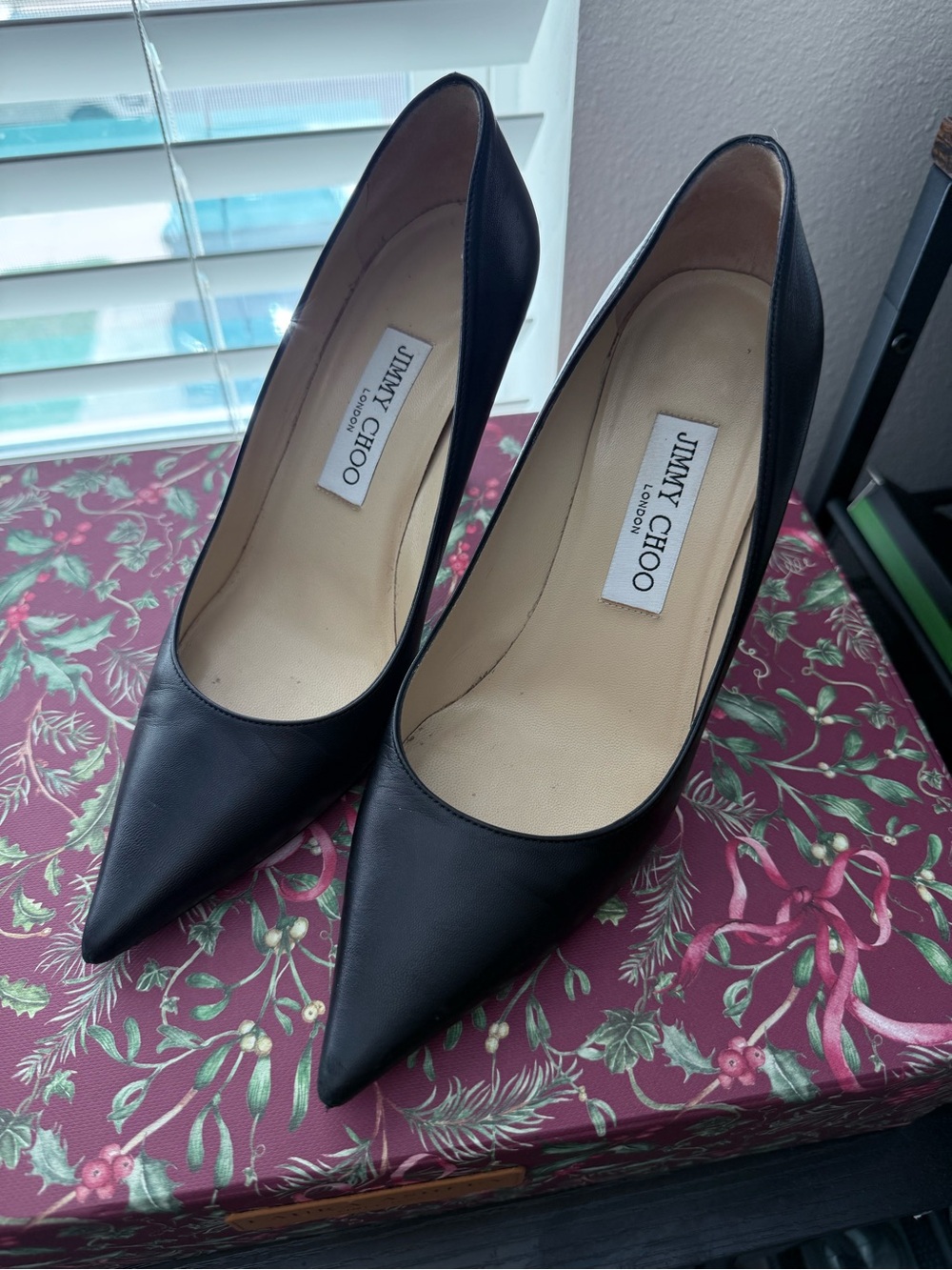 Jimmy Choo Black Pointed-Toe Leather Pumps